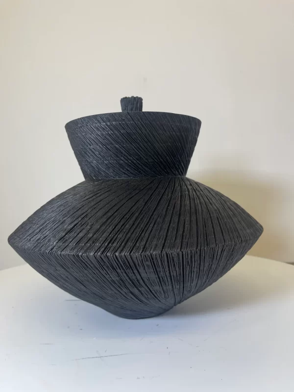 BLACK TEXTURED LIDDED POT